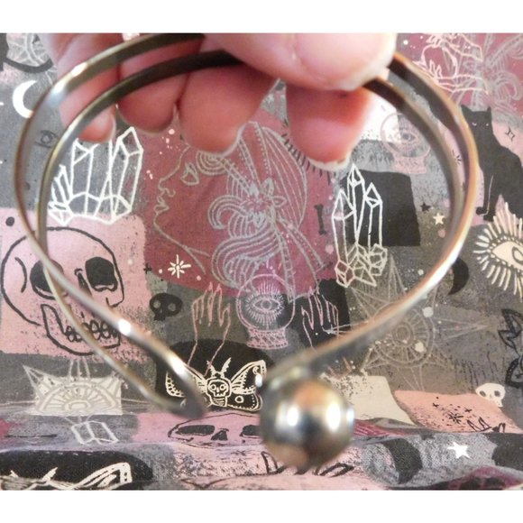 Silver Flexible Ball Clasp Bracelet - Picture 9 of 11